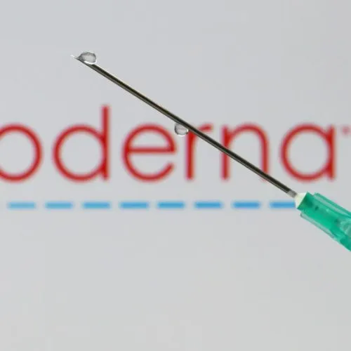 تأیید یک‌صدا توسط مشاوران FDA؛ مسیر پر پیچ و خم واکسن mRNA مدرنا
