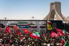 تشییع خامنه‌ای؛ پیام حکومت برای ایران، آمریکا و اروپا