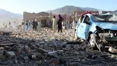 در حملات هوایی پاکستان به افغانستان، ده‌ها غیرنظامی کشته و زخمی شدند