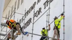 حذف نام ترامپ از مرکز هنری کندی؛ نماد جدالی که مسیر سیاست‌گذاری عمومی را می‌تازد