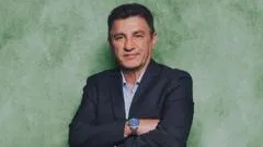 امیر قلعه‌نویی؛ قهرمانی که هر بار به صحنه می‌آید، بحث‌ها را شعله‌ور می‌کند
