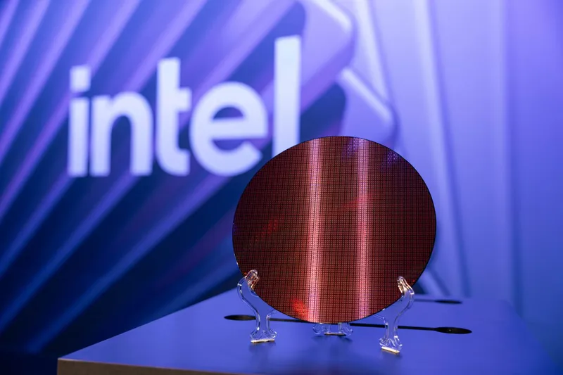 اینتل با گره 14A2 و معماری دوطرفه در برابر TSMC و سامسونگ